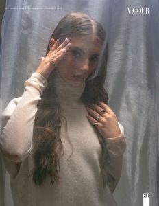 agasadowa zdjęcie z sesji z materiałem w poznaniu