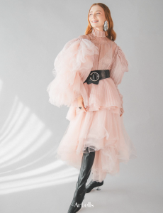 aga sadowa różowa sukienka sesja modowa w studio profesjonalne zdjęcia 