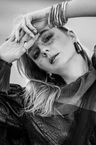 #sesjekobiece #photoshoot #portret #polishmodel #sesjazdjeciowa #photographer #sesjezdjeciowe #portraitphotography #polishgirl #sesjeplenerowe #portrait_ig #outdoorportraits #fotografslask #fotografia  #polskadziewczyna #kobiecość #sesja #photooftheday #raciborz   #sesjezdjęciowe #session #sensual #sesjeportretowe #makeup 